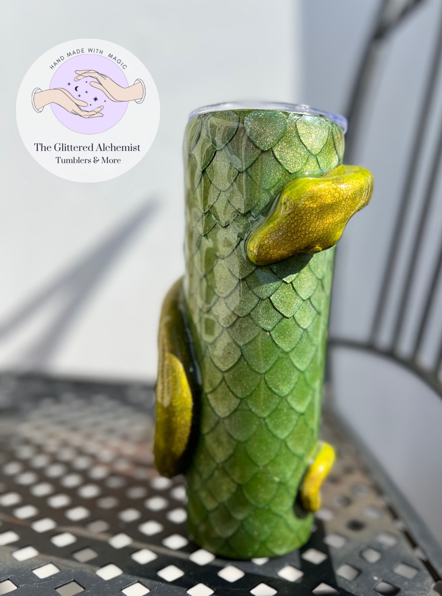 3D Snake on Scaled Tumbler