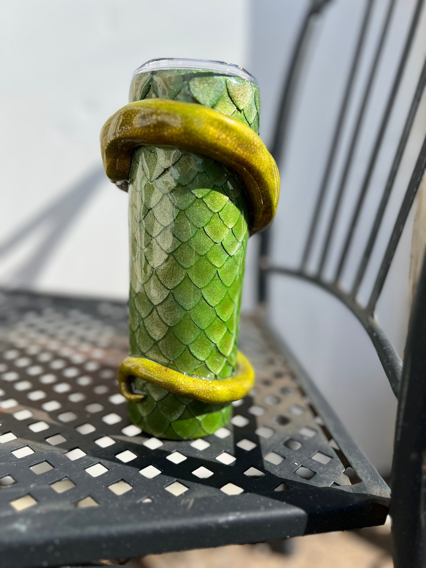 3D Snake on Scaled Tumbler