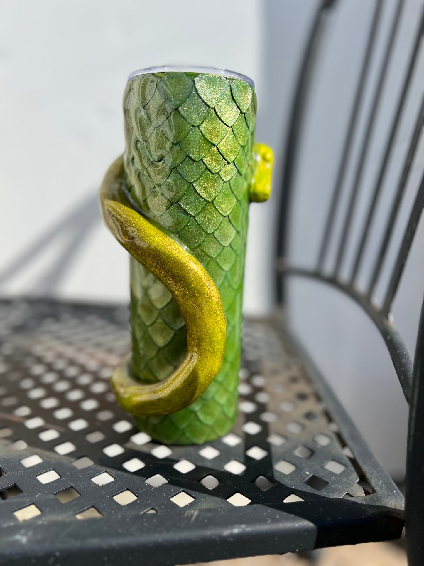 3D Snake on Scaled Tumbler