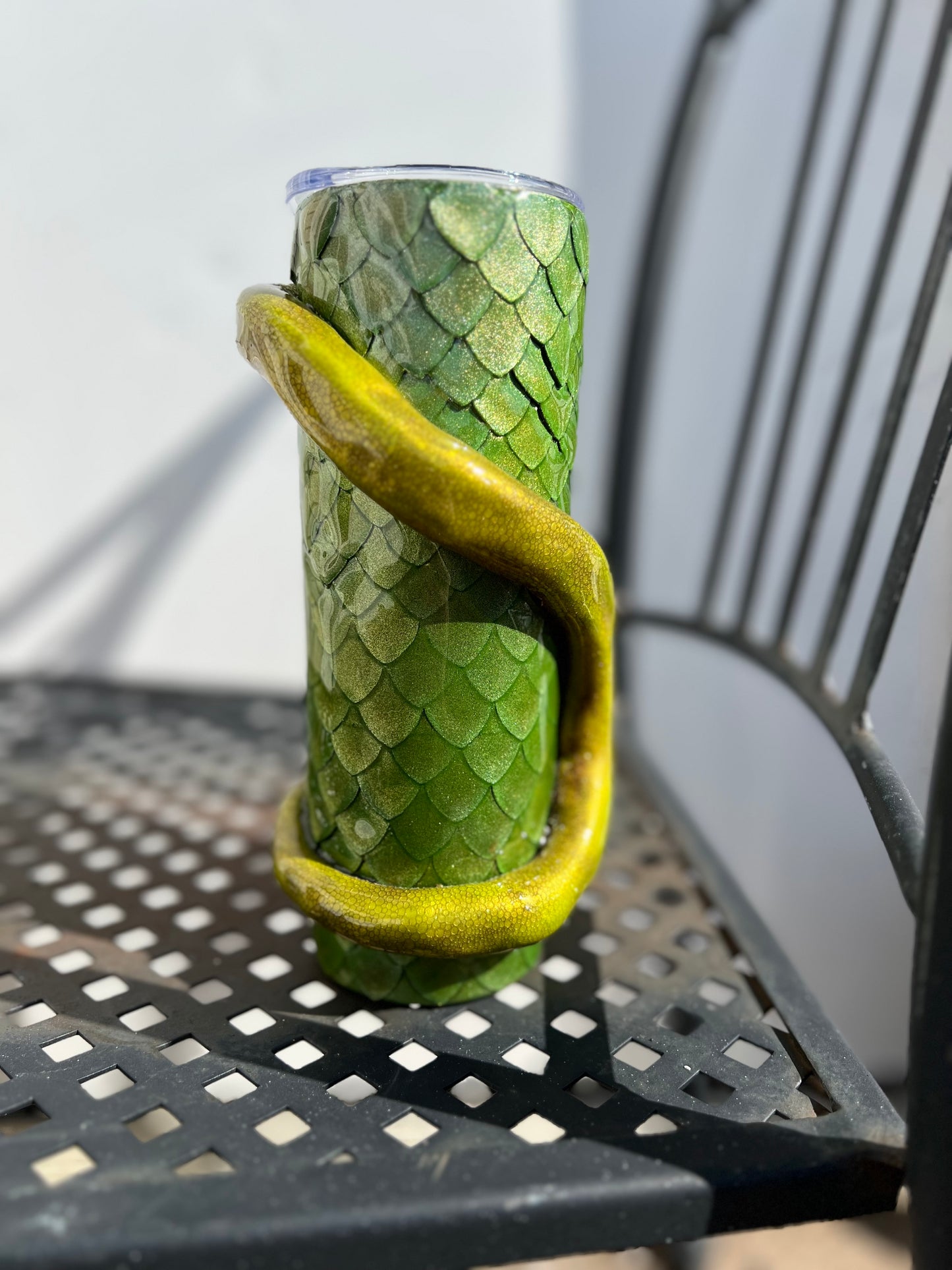3D Snake on Scaled Tumbler