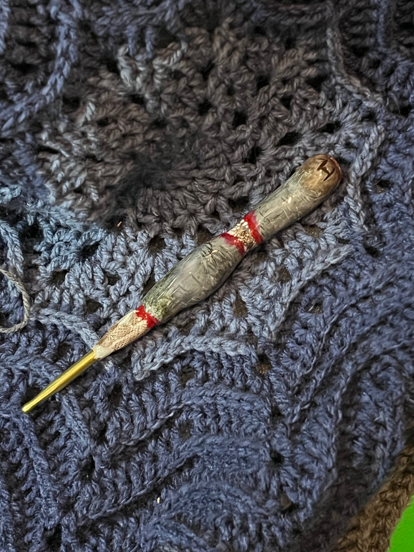 Sculpted Zombie Finger "H" Crochet Hook (Boye)